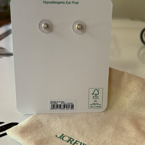 J.Crew Inset Pearl Tiered Earrings with pouch - Picture 5 of 5